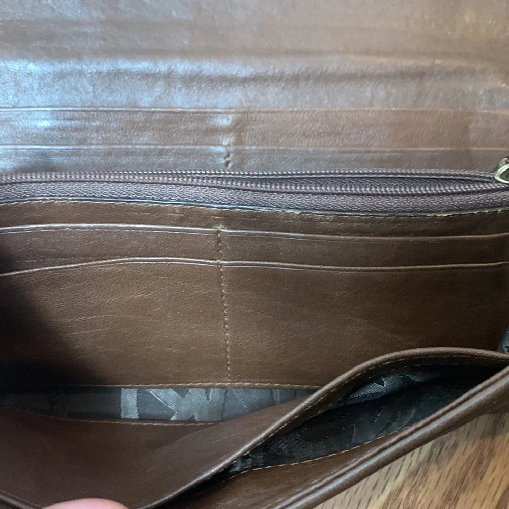 Michael Kors wallet - Picture 6 of 7